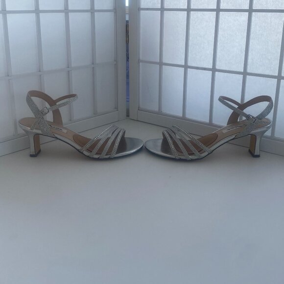 Nina New York Silver and Rhinestone 2 1/2" Heels SZ 8.5 - Picture 2 of 4